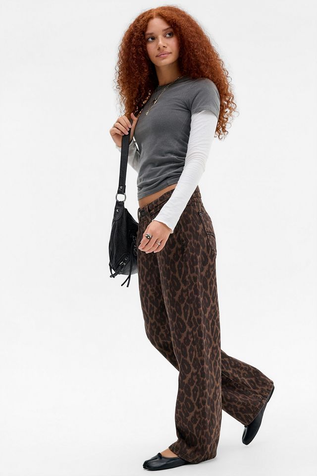 Jeans Rectos de Tiro Bajo con Estampado de Leopardo Kayla de BDG #1