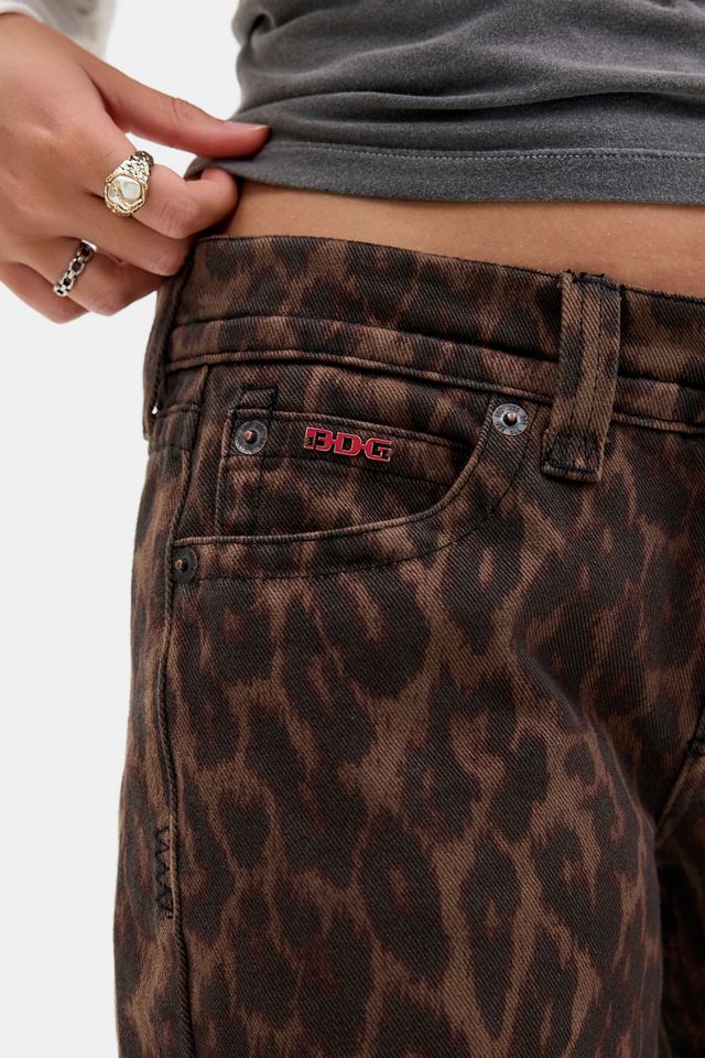 Jeans Rectos de Tiro Bajo con Estampado de Leopardo Kayla de BDG #2