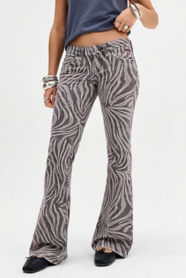 BDG Miko Animal Print Skinny Bootcut Jeans mit niedrigem Bund