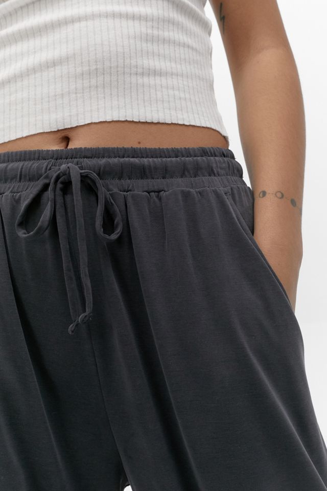 UO – Jogginghose  in Schwarz aus Cupro #3