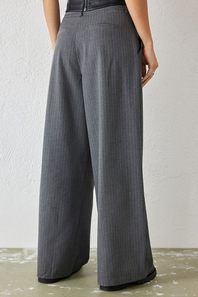 Pantalones a rayas grises UO #2