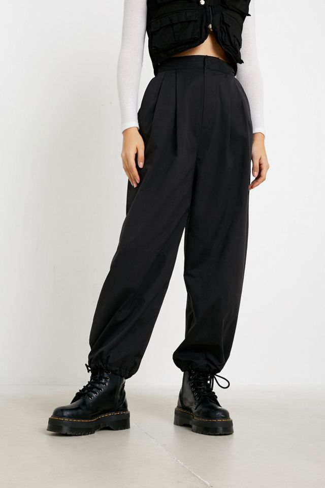 Urban Outfitters – Weite Hose im Tech-Style #2