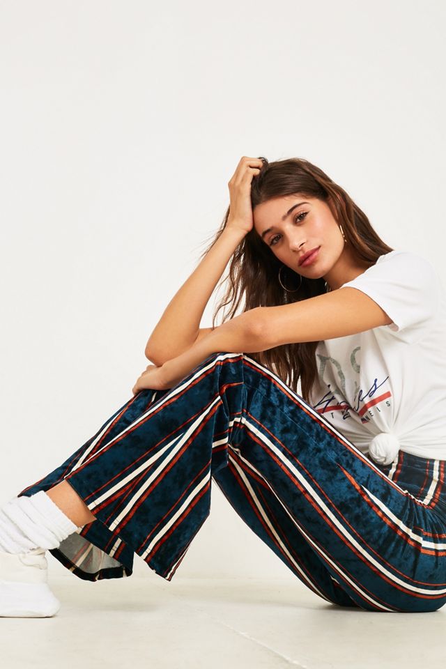 Urban Outfitters – Ausgestellte Samthose mit vertikalen Streifen #3