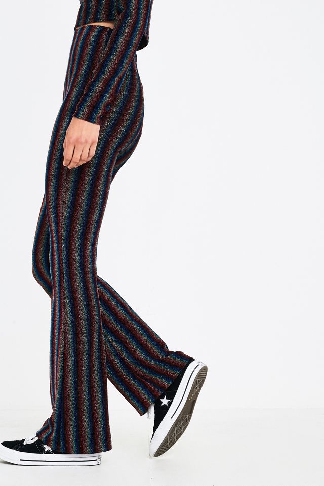 Urban Outfitters – Glitzernde, ausgestellte Hose im Regenbogenstreifendesign #2