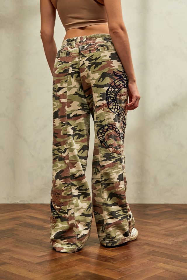 Camo trousers hot sale urban outfitters