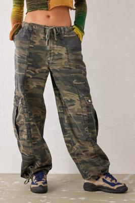 urban outfitters camo cargo pants