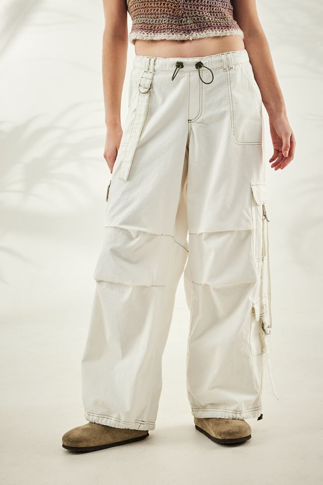 BDG Pantalones cargo con correas crema #5