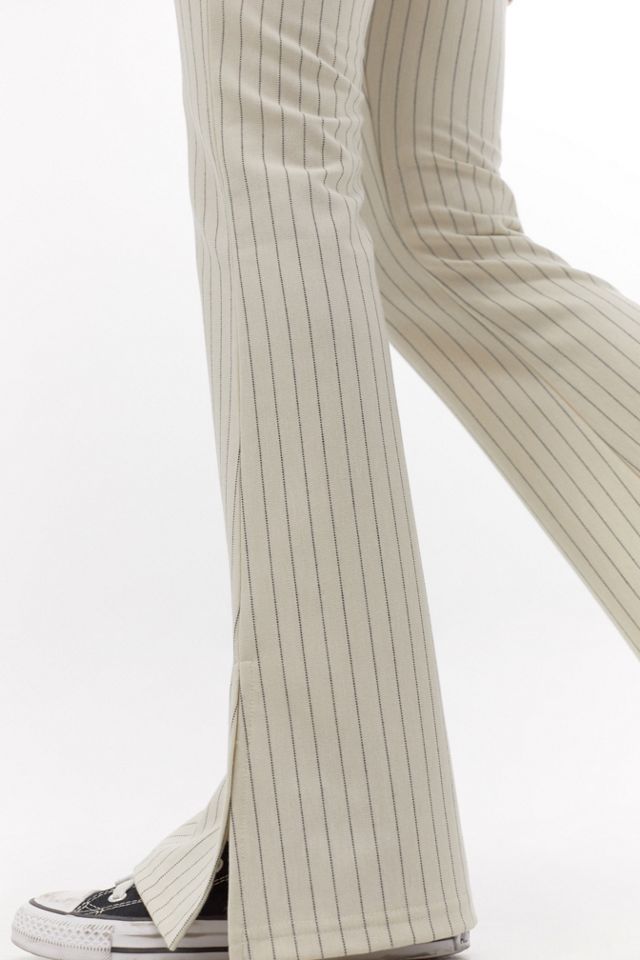 UO – Nadelstreifenhose mit Schlag in Ecru #1