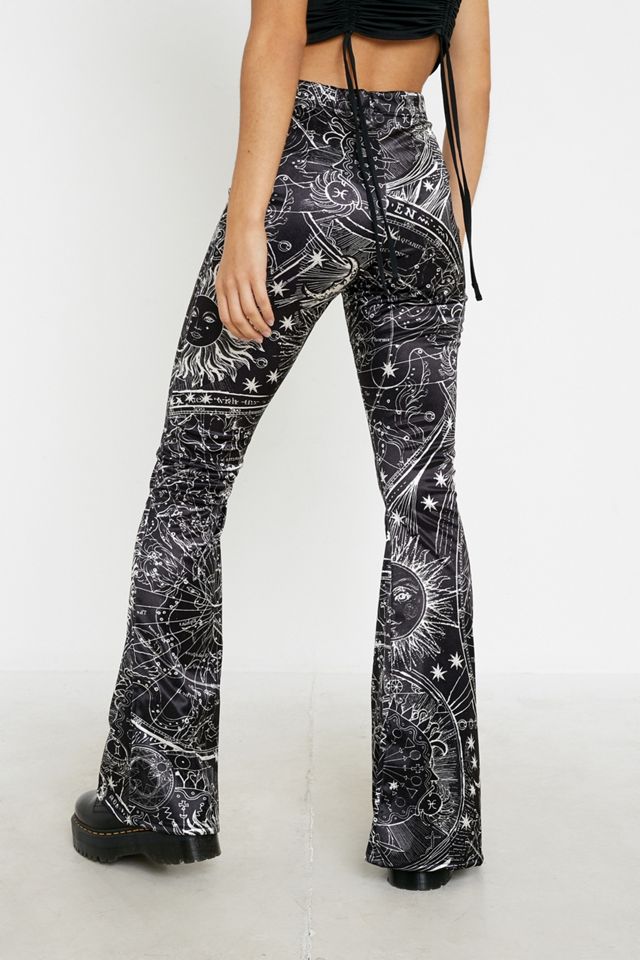 UO - Pantalon évasé en satin à imprimé céleste #3