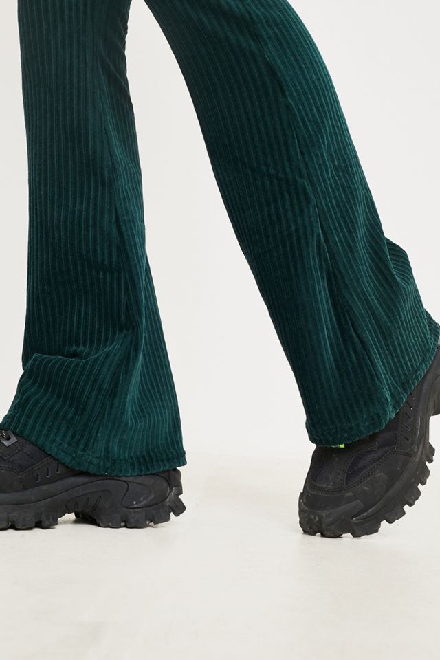 UO Pantaloni Velvet Flare Verde Scuro #1