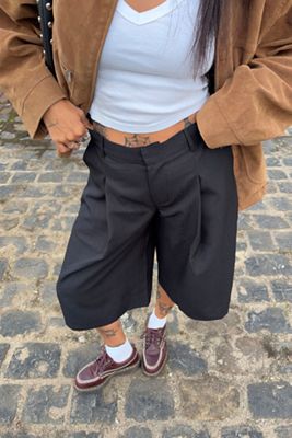 UO Noa Maßgeschneiderte Cropped Hose