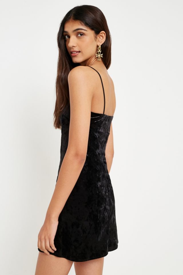 Urban outfitters best sale black velvet dress