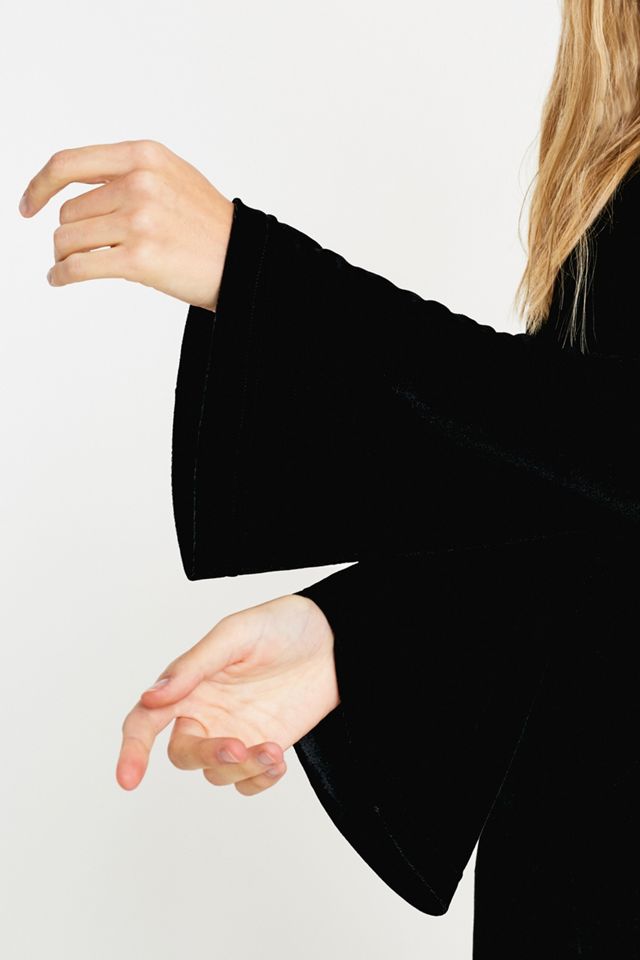 UO Belle Black Velvet Bell-Sleeve Mini Dress | Urban Outfitters UK
