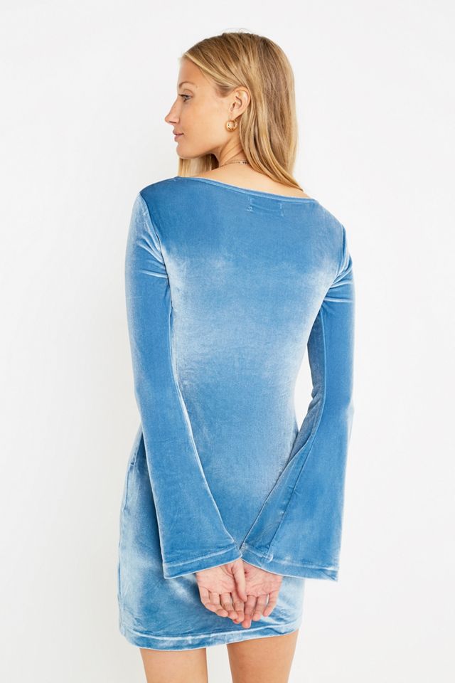UO - Robe mini Belle à manches cloche en velours #2