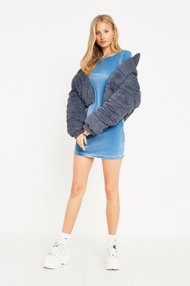 UO - Robe mini Belle à manches cloche en velours #3