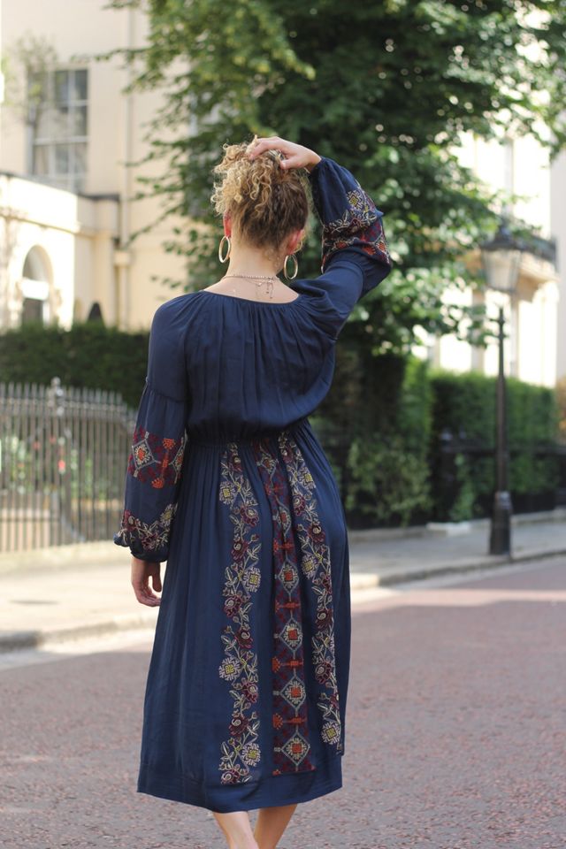 Urban Outfitters - Robe midi premium brodée esprit folk #1
