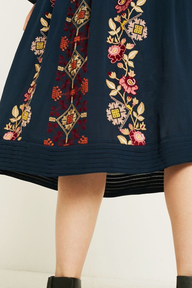 Urban Outfitters - Robe midi premium brodée esprit folk #5
