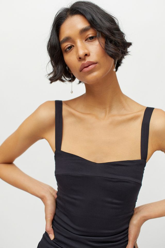 UO – Gerafftes. figurbetontes Minikleid „Claira‟ #1