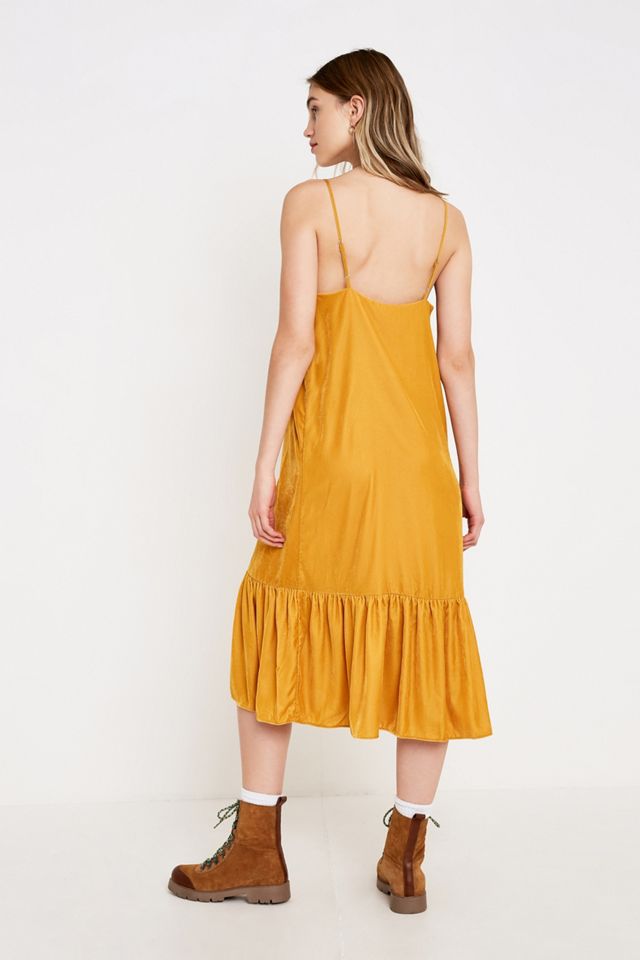 UO - Robe midi Madeline en velours à volants #3