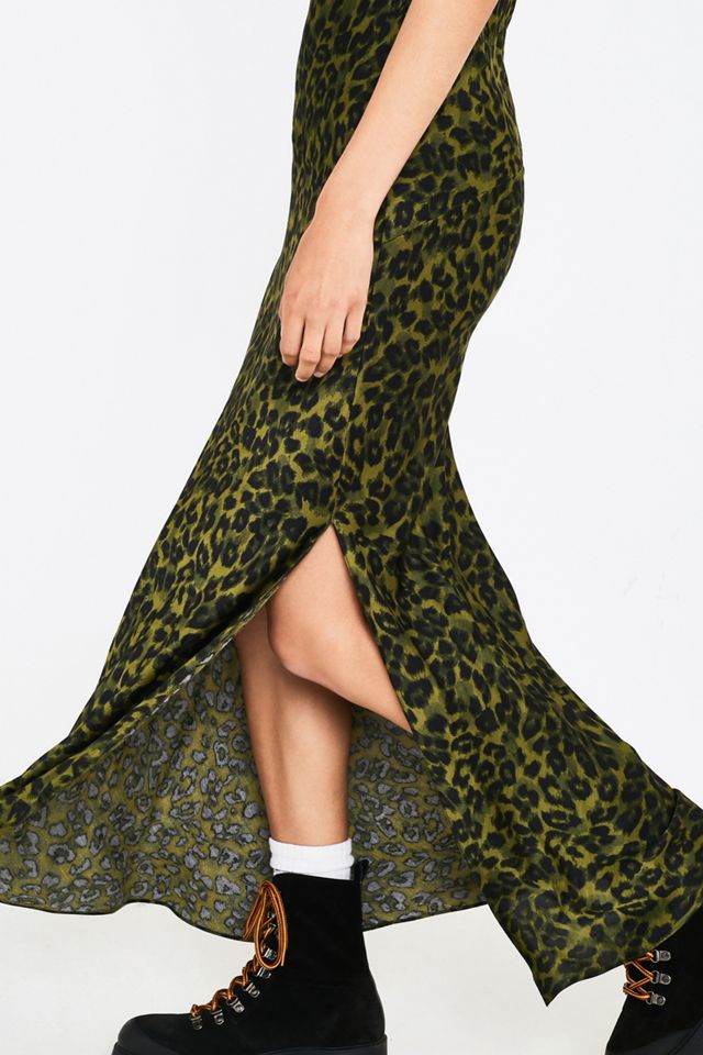 Urban Outfitters – Trägerkleid in Khaki mit Leoprint  #1