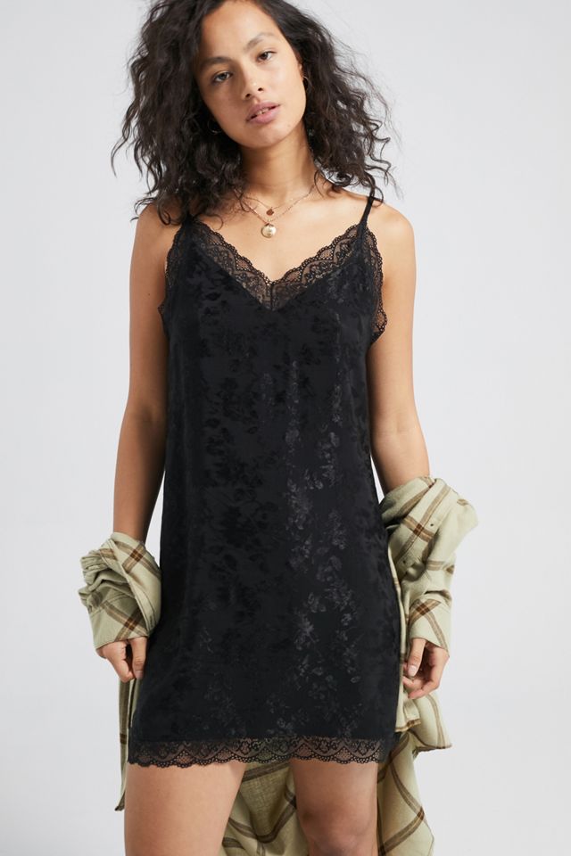 UO - Mini robe style combi en jacquard et dentelle #1