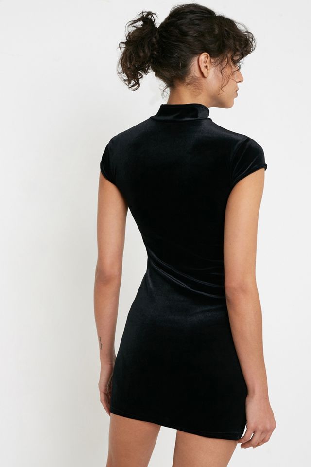 UO - Robe courte Alexa en velours avec découpe #3