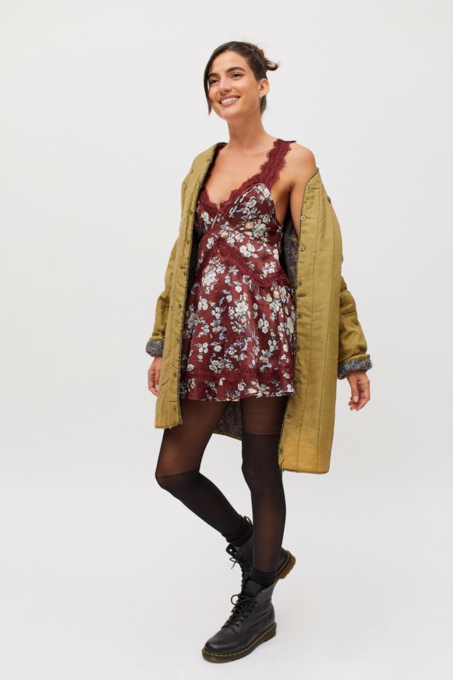 Urban Outfitters – Minikleid „Tiffany“ aus Satin und Spitze mit floralem Print #8