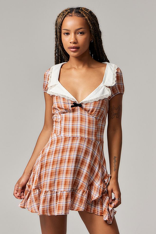 kimchi blue dress Bobbie Floral Mini Ivory M at Urban Outfitters Kimchi Blue Sienna Cotton Smocked