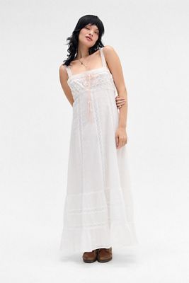 Light Before Dark Nadine Lace Maxi Dress | Urban Outfitters ES