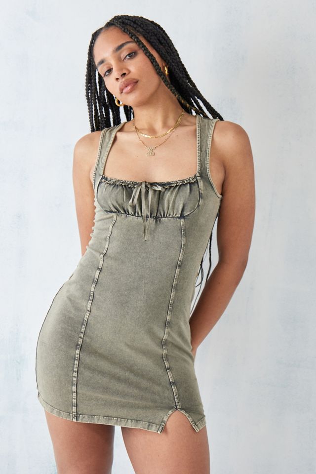Robe mini en jean délavé à l'acide UO Erica #1