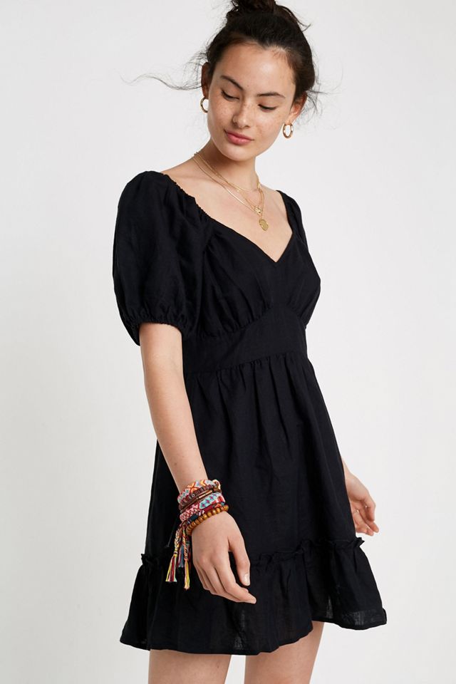 Urban Outfitters – Midikleid „Lucy“ in Schwarz mit Puffärmeln #1