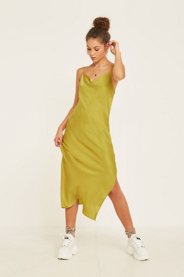 UO - Robe midi en satin avec col bénitier #1