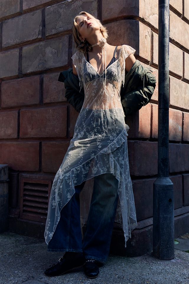 Light Before Dark Vixen Sheer Bordado Maxi Vestido | Urban Outfitters ES