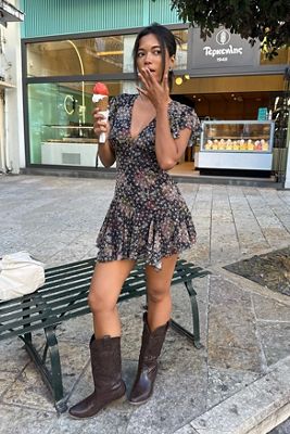 Vestido de Té Naomi con Flocado Kimchi Blue