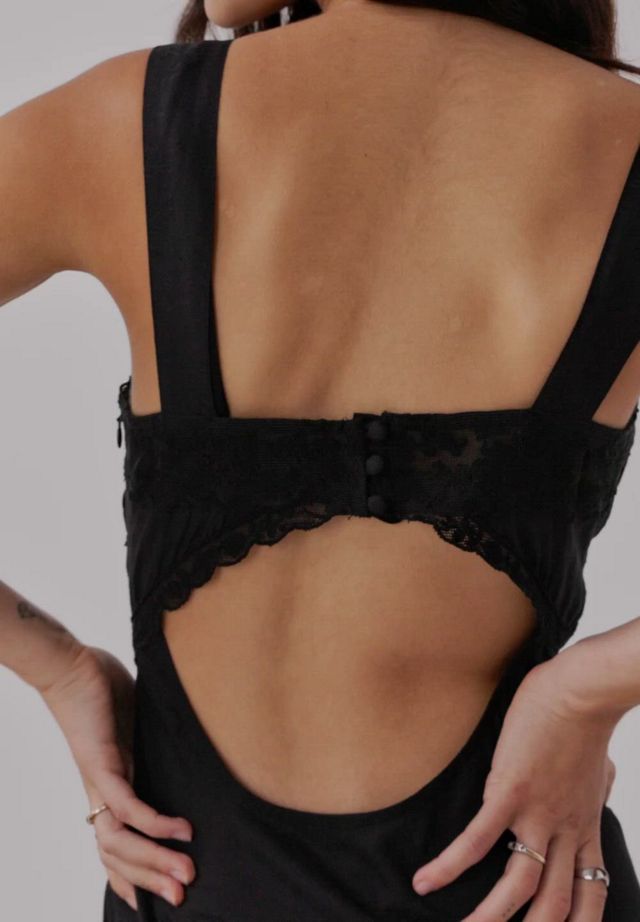 Light Before Dark Maisy Spitze Asymmetrisches Cami | Urban Outfitters DE