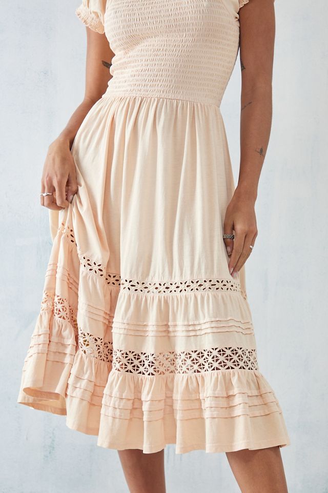 UO Dana Gestuftes Midi-Kleid #1