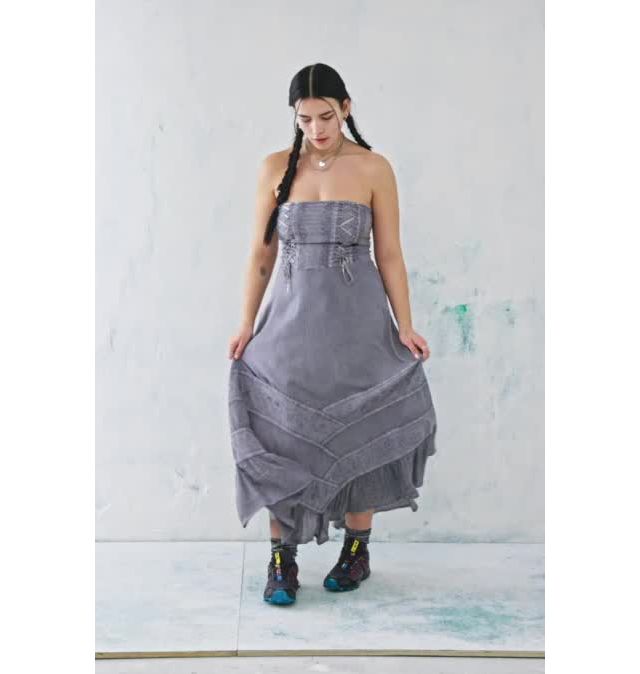 UO Madelyn Embroidered Corset Midi Dress | Urban Outfitters UK