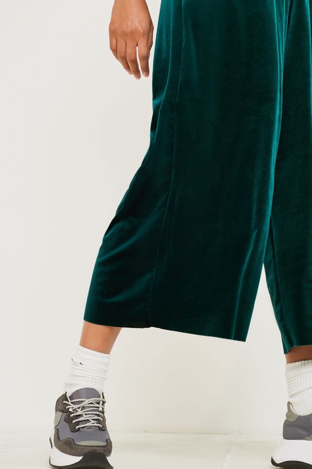 Urban Outfitters – Samtoverall in Grün mit geradem Ausschnitt #5