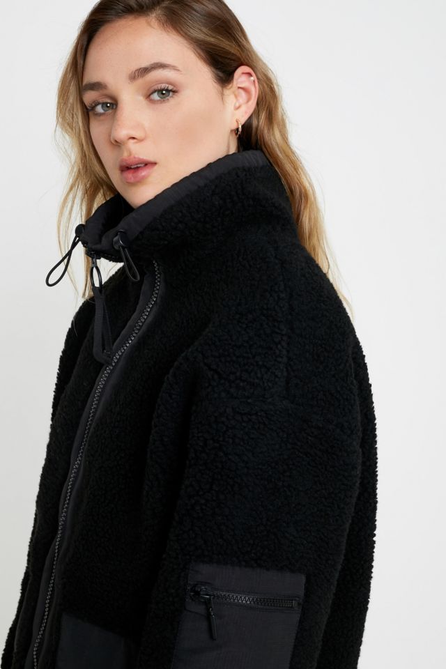 Urban Outfitters Schwarze Oversized Jacke Wallace aus Fleece Urban Outfitters DE