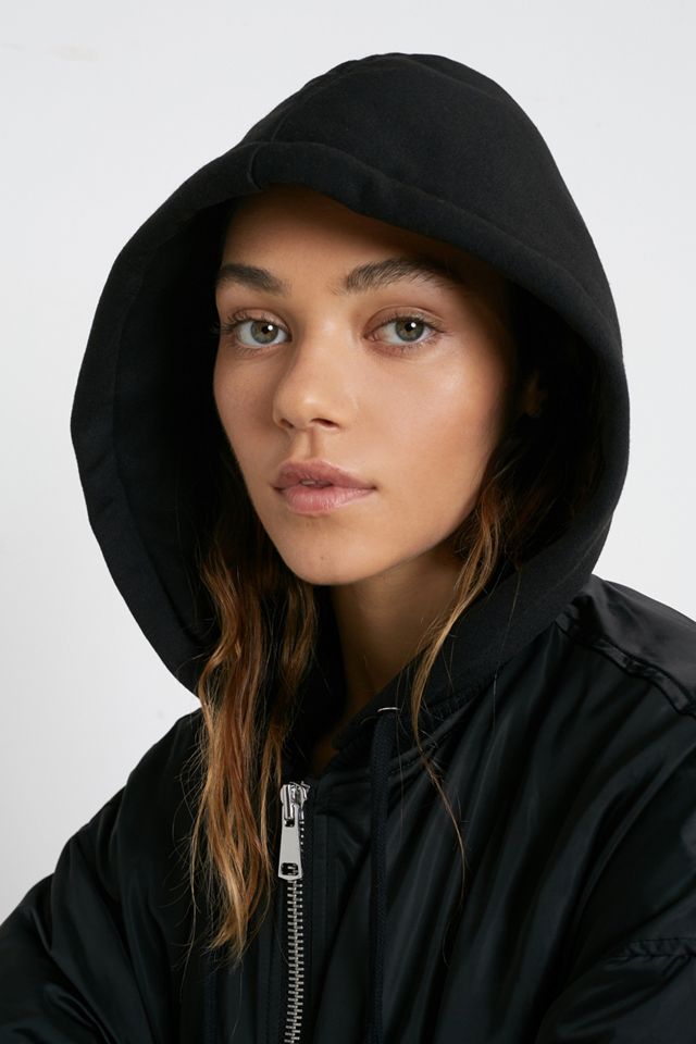UO Longline Bomber in raso nero #1