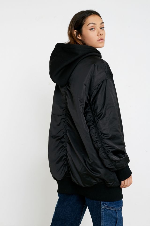 UO Longline Bomber in raso nero #3