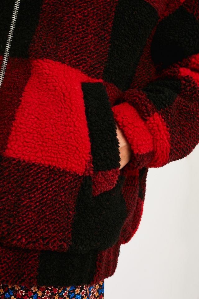 Urban Outfitters – Karierte Jacke aus Teddyplüsch in Rot und Schwarz #2