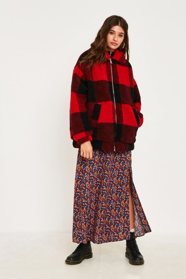 Urban Outfitters – Karierte Jacke aus Teddyplüsch in Rot und Schwarz #5
