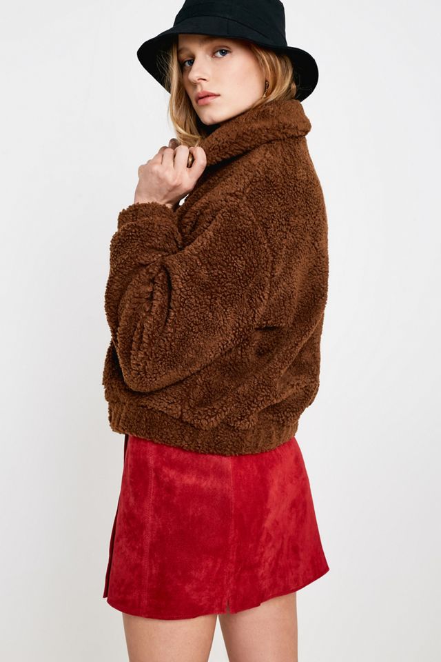 Urban Outfitters – Kurze Jacke aus Teddyplüsch in Braun  #1