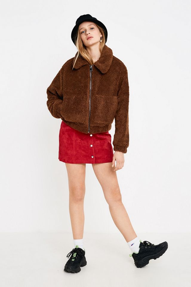 Urban Outfitters – Kurze Jacke aus Teddyplüsch in Braun  #2