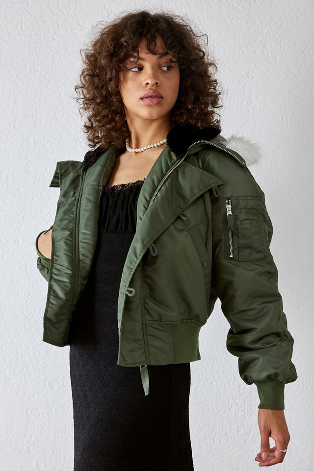 BDG Chaqueta Parka recortada de color caqui #1