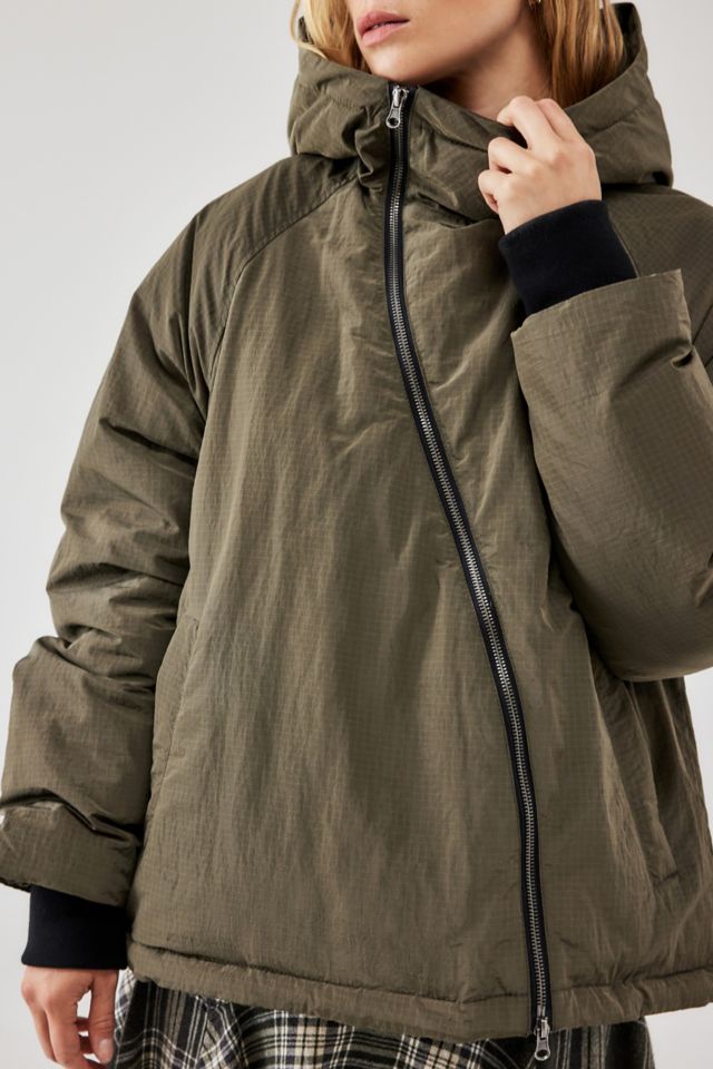 Asymmetric zip clearance coat