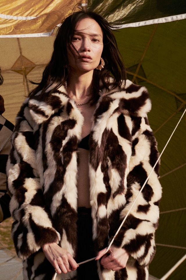 Urban outfitters 2024 faux fur coat