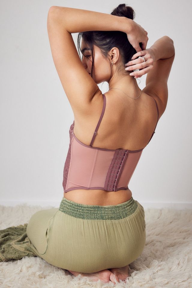 Out From Under Corsetto d'amore moderno #3