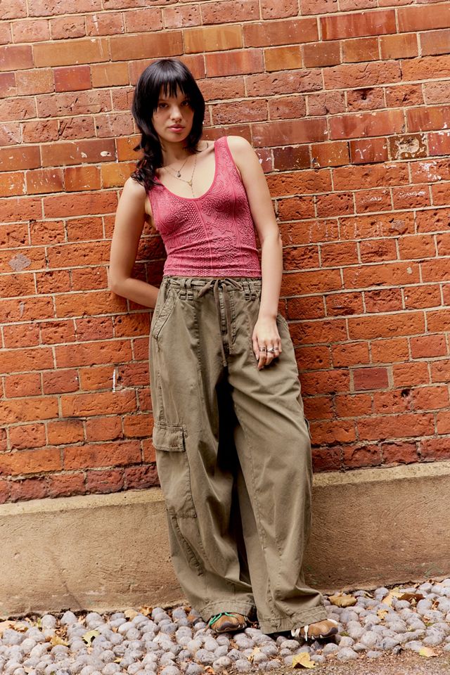 Out From Under Camiseta sin Mangas Tapiz Cuello en V Fácil #2